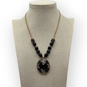 Black Faceted Gold Leaf Filigree Detailed Pendant Necklace